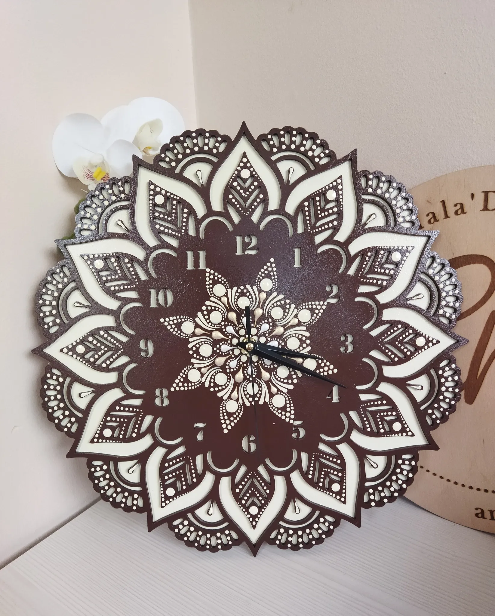 Kézzel készült mandala falióra