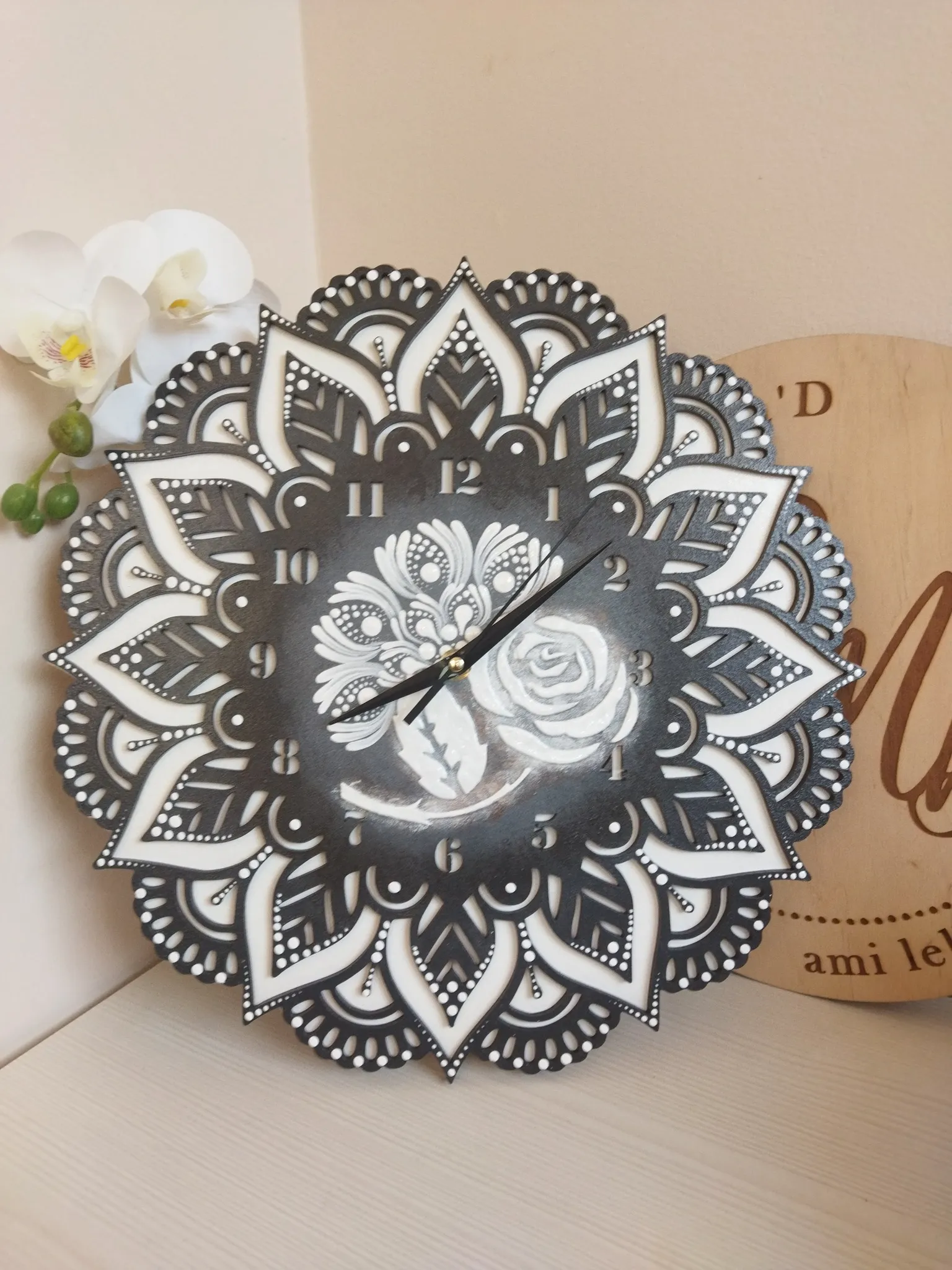 Egyedi kézműves mandala óra