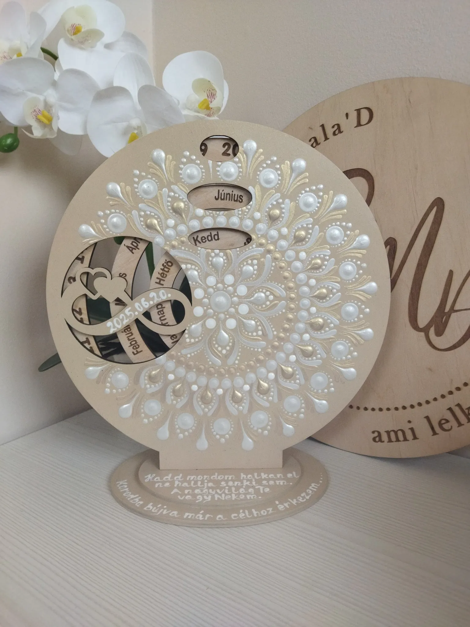 Öröknaptár részlet mandala mintával